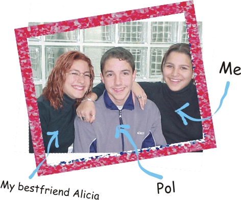 This is a picture of me, Lidia, with my bestfriend Alicia and her boyfriend Pol.